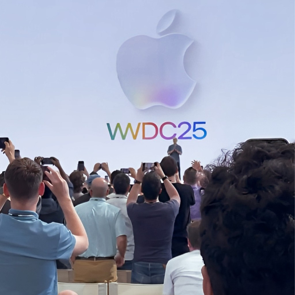 Foto van het WWDC 25 logo op het scherm van het Eve jobs.