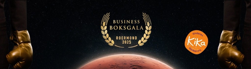 Banner met gouden bokshandschoenen aan beide zijkanten, het logo van het Business Boksgala Roermond 2025 in het midden tegen een sterrenhemel, een rode planeet onderaan en het KiKa-logo rechts.